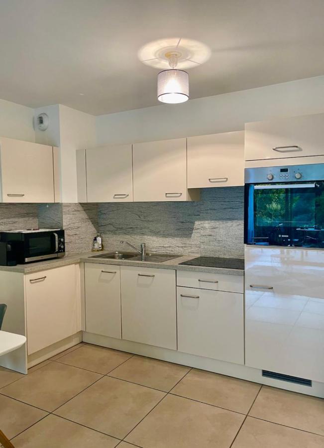 Oxford 1 Bedroom Apartment In A Brand New Building With A Pool Cannes Esterno foto